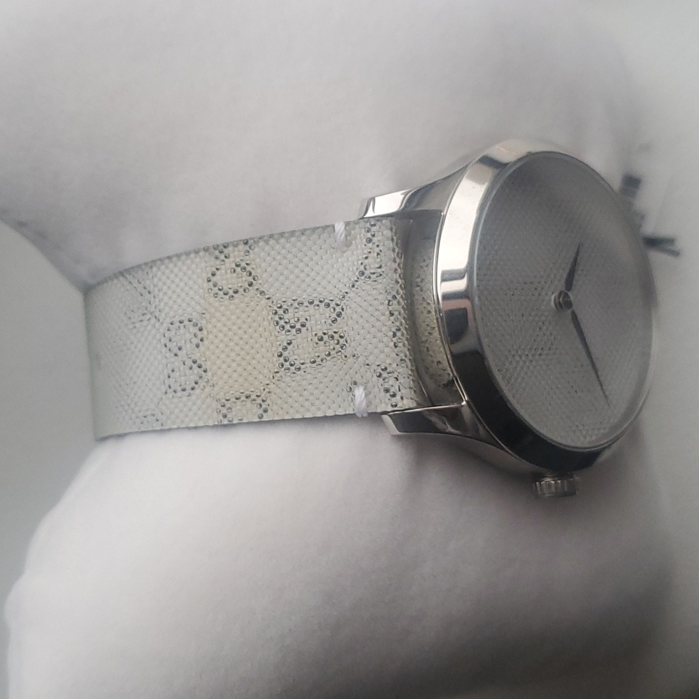 Unisex Gucci watch Good condition - Picture 9 of 17